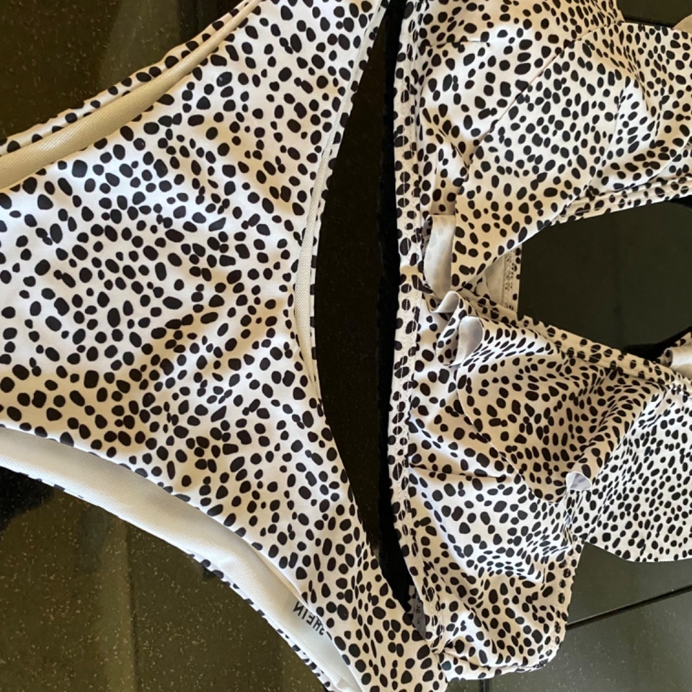 Shein - Picture 2 of 16